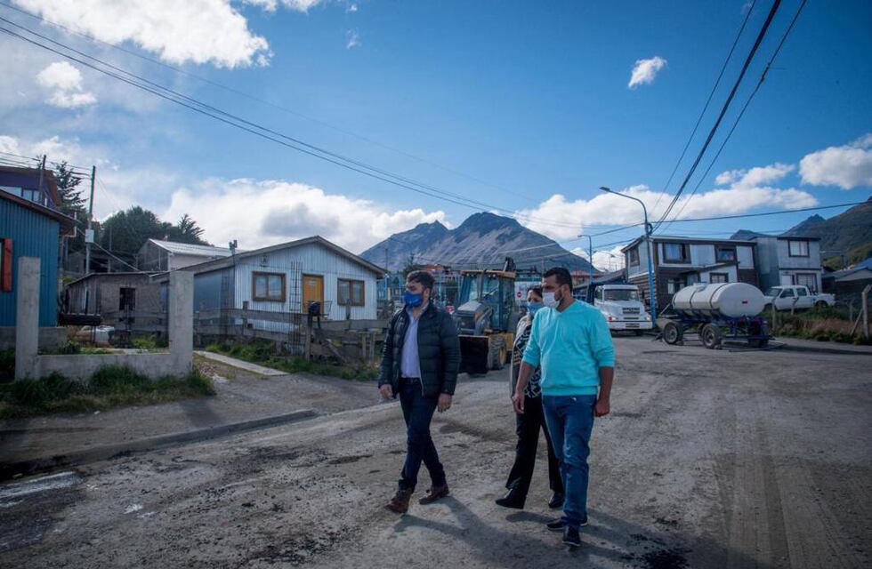 Vuoto recorrió los avances en las obras de asfalto del Barrio La Cantera