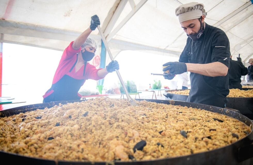 Ushuaia: abren inscripción para instalar puestos de comida en el desfile del 12 de octubre