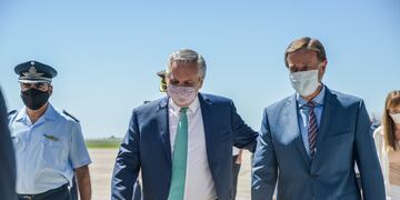 alberto fernandez, rodolfo suarez, arribo, saludo, iv brigada