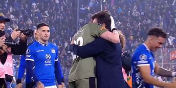 Pese a la rivalidad, los jugadores mostraron respeto hacia el técnico de Vélez.