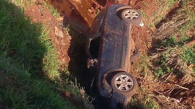 El auto, con valor millonario, fue abandonado luego del siniestro.
