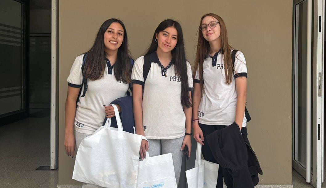 Selene Ochoa, Valentina César y Tiziana Suárez lograron el 1° puesto en la Olimpíadas de Informática PROA Arroyito