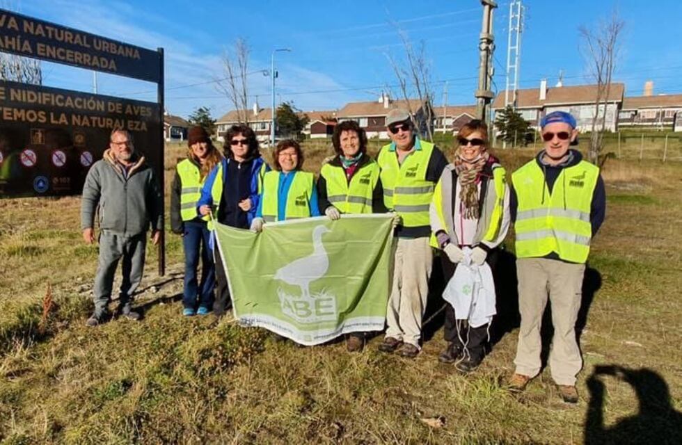 La Municipalidad de Ushuaia recupera y planta árboles en la Bahía Encerrada