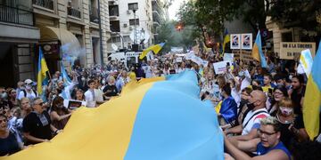 Los ucranianos en Ciudad de Buenos Aires marcharon en repudio a la guerra.