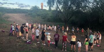 Abrazo simbólico por el Parque Puma en La Falda