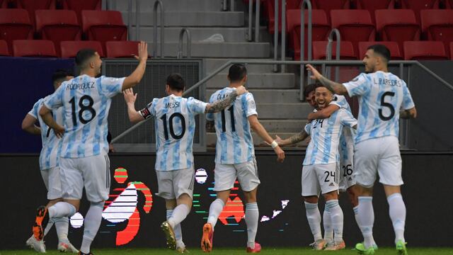 El Papu Gómez marcó el 1-0 ante Paraguay.