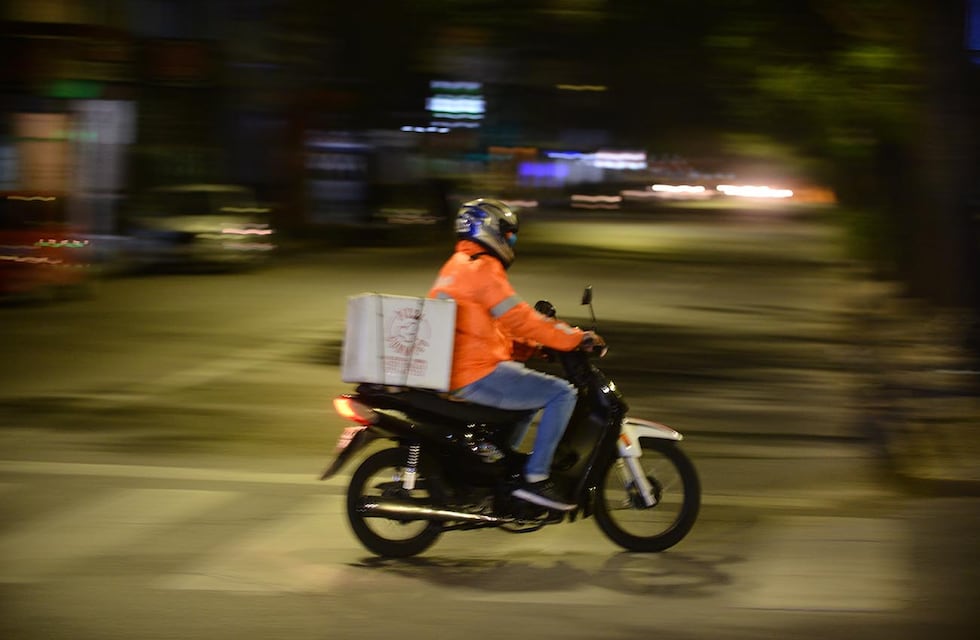 Intentó robarle a un delivery en Córdoba y terminó con un disparo en el pie
