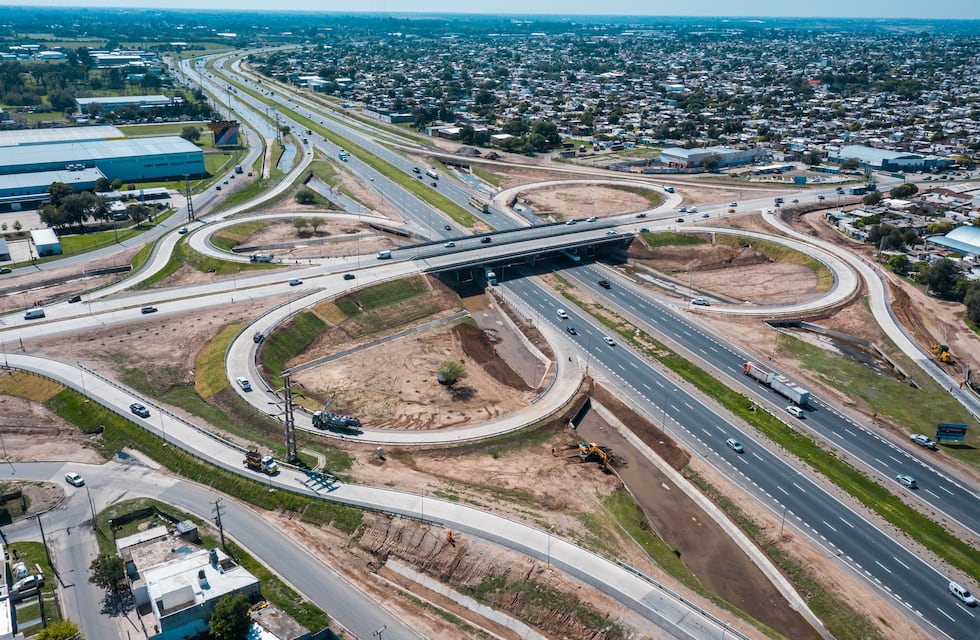 Infortunios fatales en Córdoba: lo golpeó el espejo de un auto, perdió la estabilidad y lo chocó otro vehículo