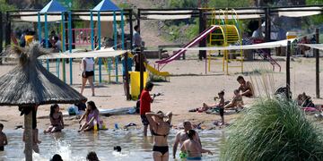 Arrancó la temporada de verano en Luján Playa. Foto: Orlando Pelichotti