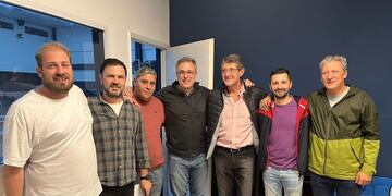 Castellano y candidatos a concejal con dirigentes de Quilmes