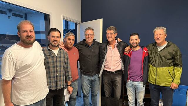 Castellano y candidatos a concejal con dirigentes de Quilmes