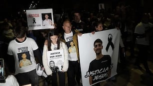 Multitudinaria marcha en General Cabreraen, en reclamo de justicia por Jesús Buffarini (Gentileza Andrés Oviedo / El Puntal)