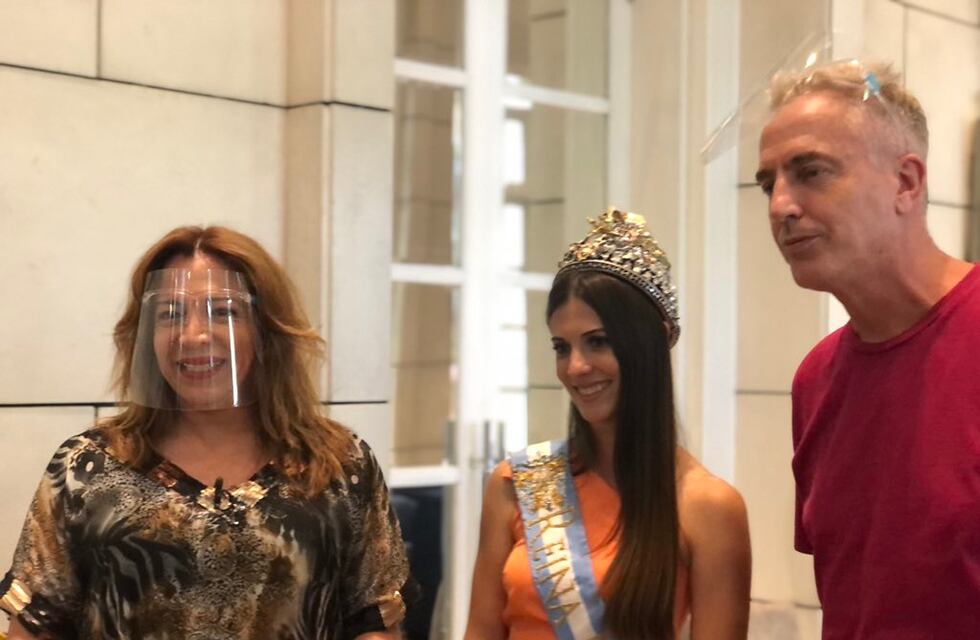 La Reina de la Vendimia junto a Marley y Lizy Tagliani