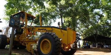 Oscar Herrera Ahuad lanzó la temporada de verano en Panambí y entregó equipamientos para campings