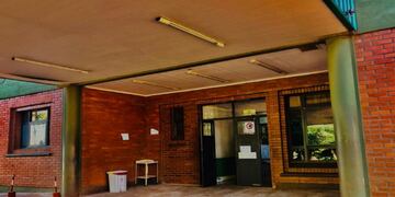 Un joven terminó herido de gravedad tras despistar con su motocicleta.