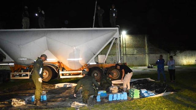 Una segunda inspección a fondo permitió a los profesionales de la GNA hallar los 16 bultos que estaban ocultos en el cemento fresco.