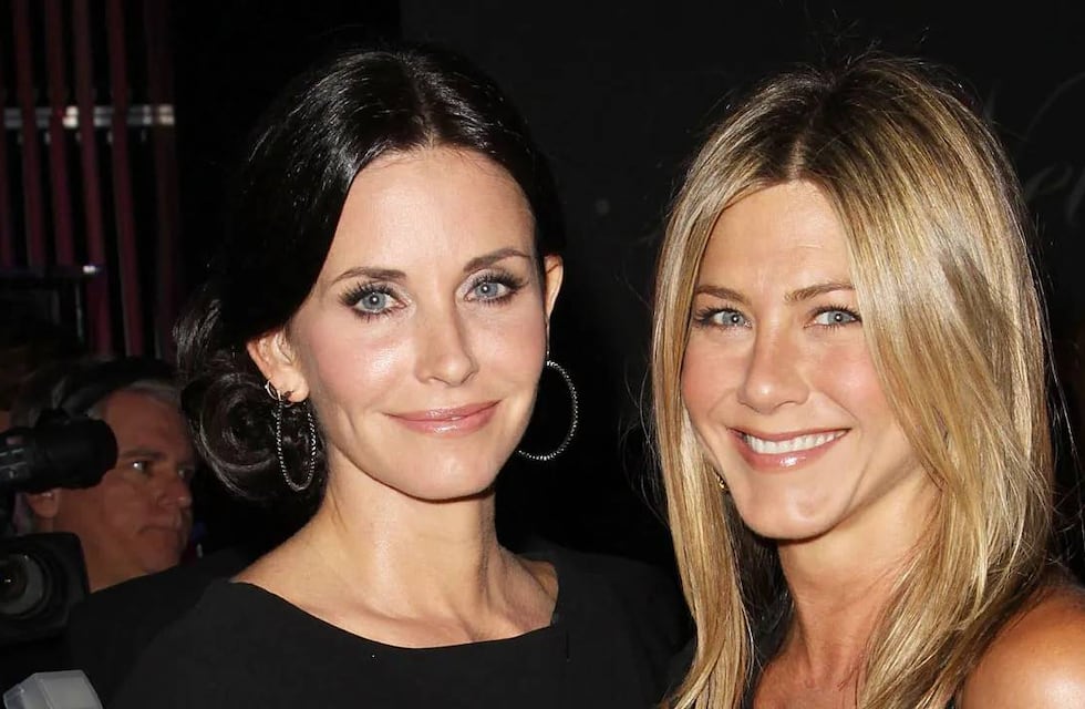 Jennifer Aniston y Courtney Cox se besaron y dejaron sin aliento a los fanáticos de Friends