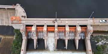 El dique de Embalse superó el nivel de vertedero.
