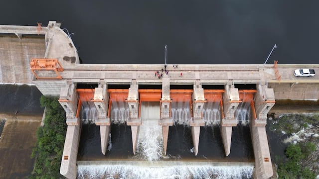 El dique de Embalse superó el nivel de vertedero.