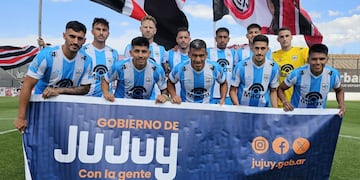 La formación inicial de Gimnasia y Esgrima de Jujuy, que empató contra Chacarita y se quedó sin ventaja deportiva de cara al torneo Reducido.
