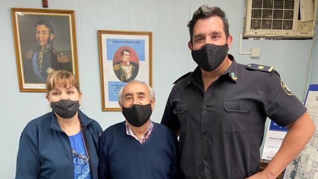 Daniel Rodríguez, junto a su esposa Virginia y el subcomisario Parodi.