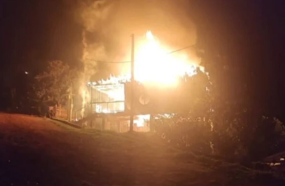 Panambí: una vivienda fue arrasada por el fuego y su propietario logró salvar su vida de milagro