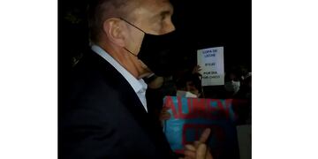 Perotti dialogó con docentes que reclamaron por los comedores escolares y los salarios