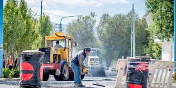 Personal municipal de Ushuaia repavimentó un tramo de la calle Rivadavia que ya fue habilitada