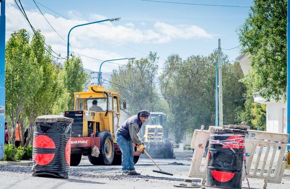 Personal municipal de Ushuaia repavimentó un tramo de la calle Rivadavia que ya fue habilitada