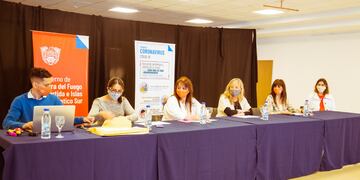 Apertura de sobres para las refacciones en la Escuela de Policías