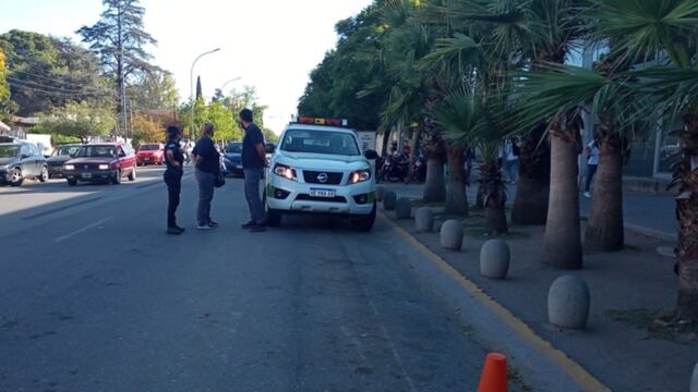 La mujer es chofer de un taxi, y asegura que en el sector a una mafia de "remises truchos"