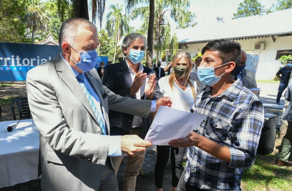 Jaldo entregó herramientas y microcréditos a emprendedores de toda la provincia