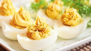 Cómo hacer huevos rellenos: 3 opciones de esta receta ideal para la picada de estas Fiestas