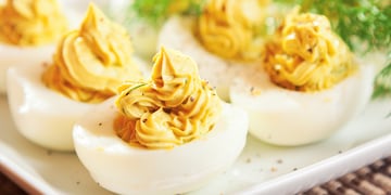 Cómo hacer huevos rellenos: 3 opciones de esta receta ideal para la picada de estas Fiestas