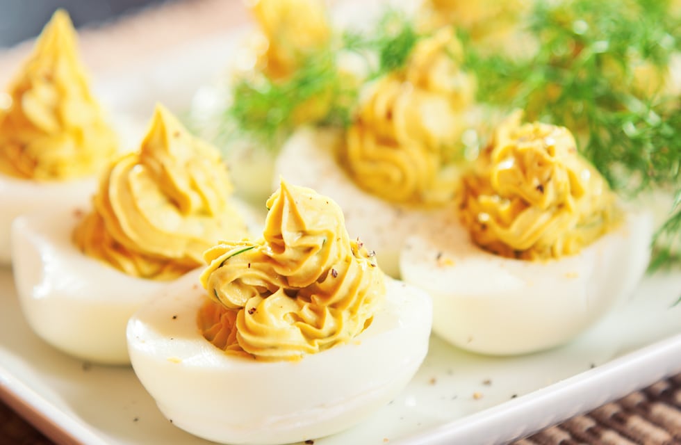 Cómo hacer huevos rellenos: 3 opciones de esta receta ideal para la picada de estas Fiestas