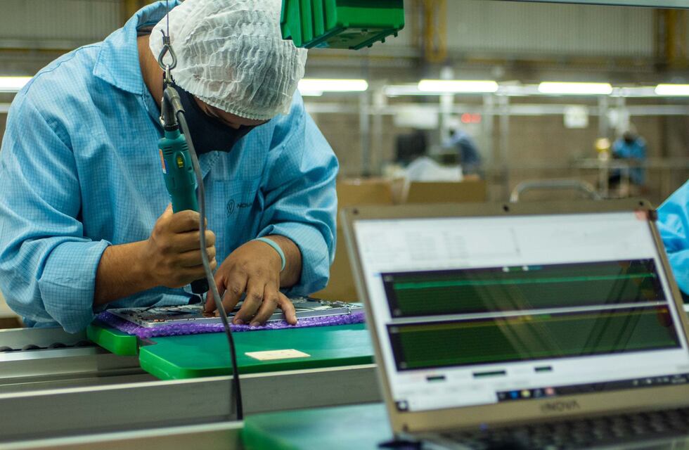 En el Parque Industrial El Pantanillo se inauguró la fábrica de notebooks