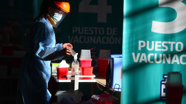 Centro vacunatorio del Comedor Universitario. UNC. (Nicolás Bravo/ La Voz)