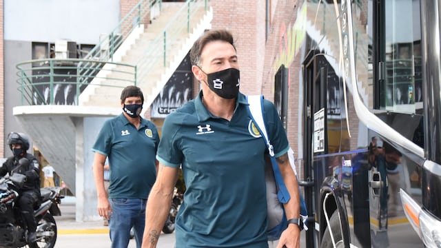 El DT sostuvo que la Academia "hizo todo mal" en la cancha. (@carcoficial)