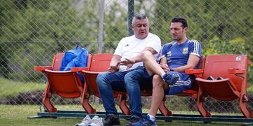 Claudio Tapia y Lionel Scaloni tendrían todo acordado de palabra para continuar en la Selección. Foto: Archivo.