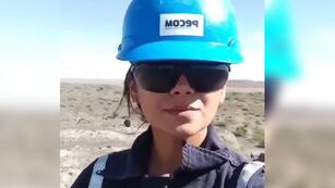 La neuquina Meribet López que se hizo viral por mostrar su trabajo en el industria petrolera.