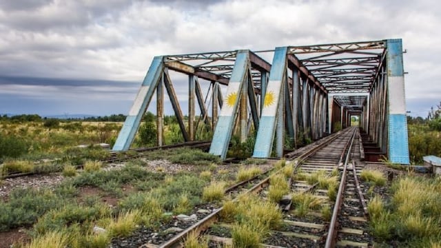 El ferrocarril vuelve a llenar de vida las estaciones de algunos pueblos mendocinos.