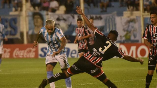 Racing de Nueva Italia y un planteo más ofensivo ante Chacarita, para quedarse con los tres puntos (Facundo Luque / La Voz)