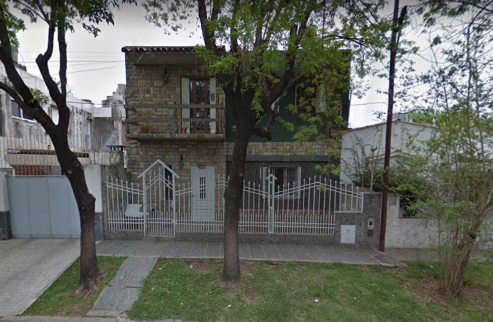 Impactante asalto: ladrones armados robaron un auto y casi secuestran a una nena