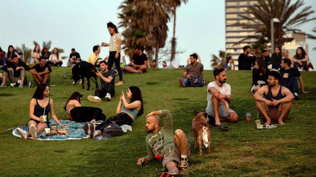 Israel suspende a partir de este domingo el uso obligatorio de barbijos al aire libre.