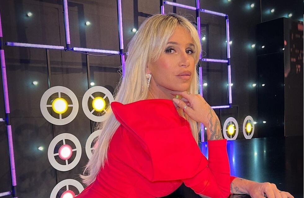 Florencia Peña se animó a un minivestido cut out naranja y deslumbró a sus seguidores: “Muy jugosa”
