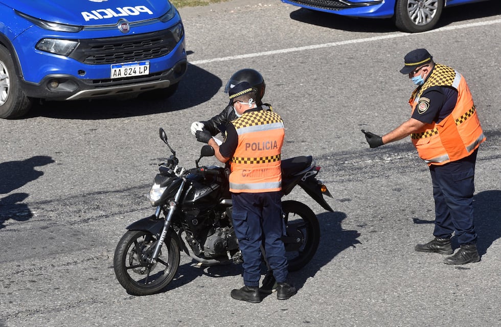 Nuevo aumento en las multas de la Policía Caminera: van de los 1.900 a 200 mil pesos