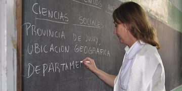 Los docentes reclaman que se les extiendan las vacaciones a aquellos maestros que se enfermaron de COVID-19 durante su receso laboral. Foto Vía País.
