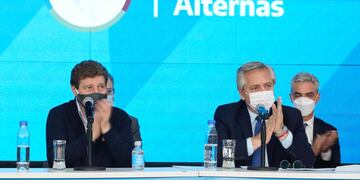 En compañía del Presidente de la nación, el gobernador firmó diversos convenios de obra pública