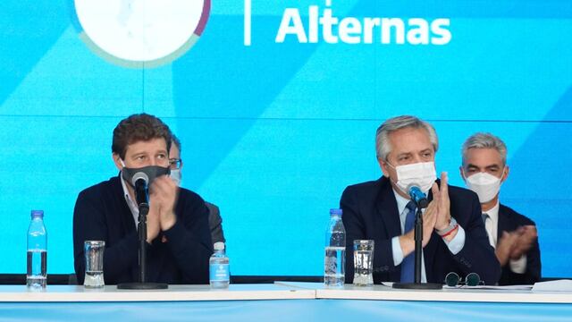 En compañía del Presidente de la nación, el gobernador firmó diversos convenios de obra pública