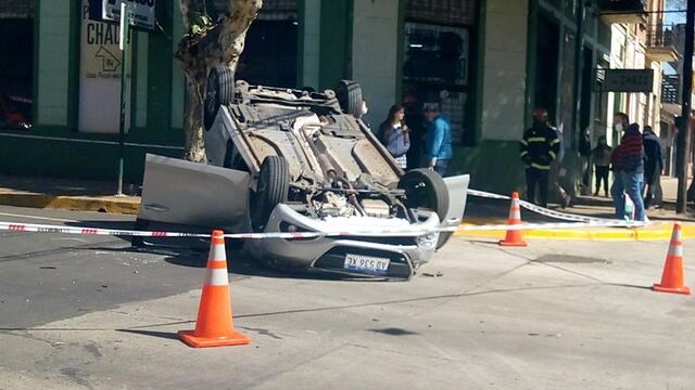 Vuelco de película en pleno microcentro posadeño.